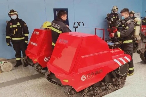 力升高科消防机器人参加北京市地铁隧道消防救援综合实战演练